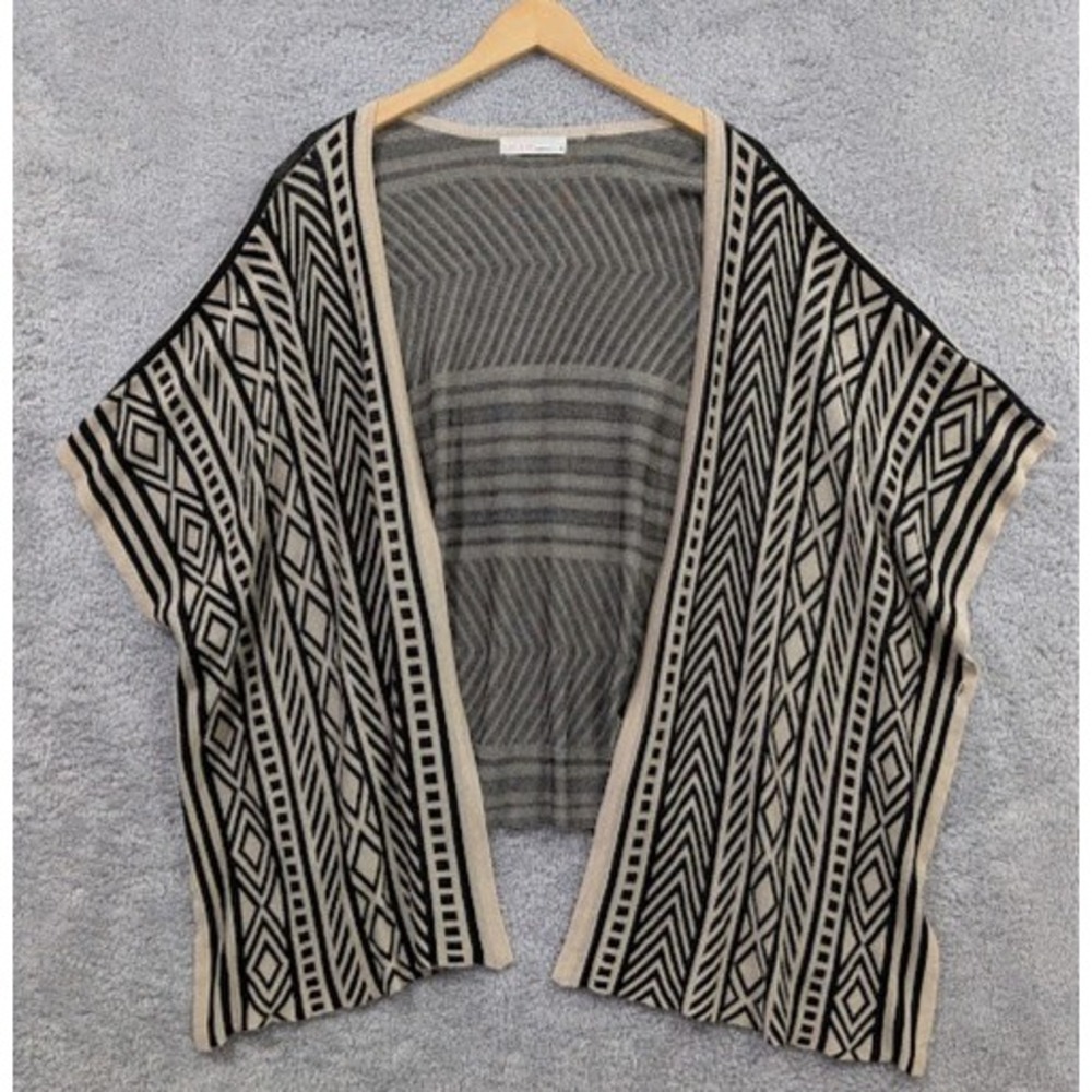 Love Tree Happens Poncho Women's M/L Black Tan‎ Geometric Open Knit Sweater